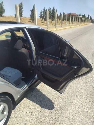 Mercedes E 230 1995, 305,000 km - 2.3 l - Bakı