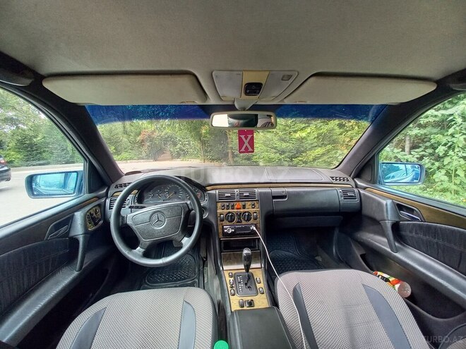 Mercedes E 280 1997, 250,000 km - 2.8 l - Şəki
