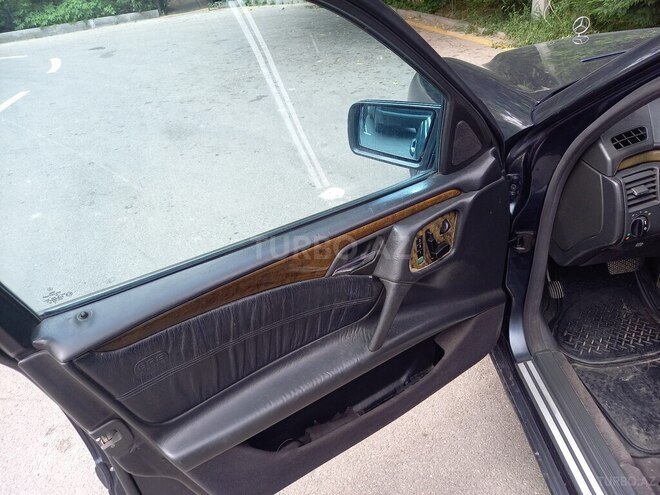 Mercedes E 280 1997, 250,000 km - 2.8 l - Şəki