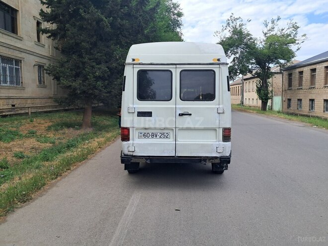 Mercedes 100 1992, 432,000 km - 2.5 л - Qazax