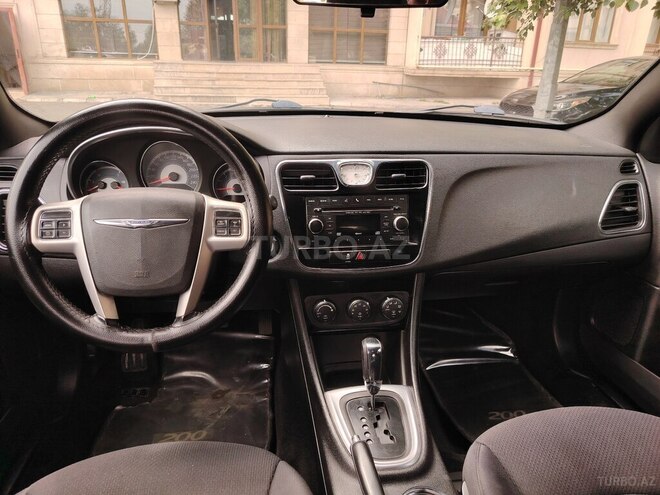 Chrysler 200-3