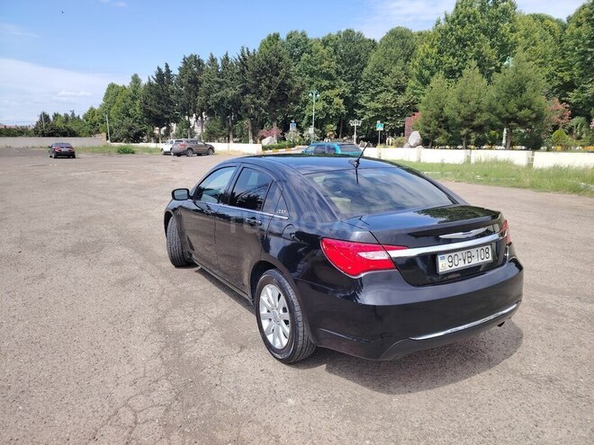 Chrysler 200-7