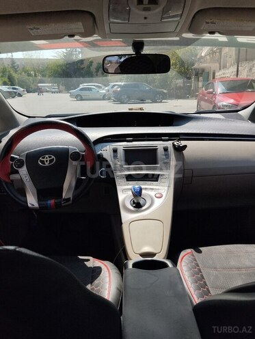 Toyota Prius-11