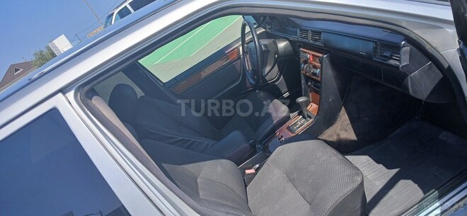 Mercedes E 220 1994, 295,632 km - 2.2 л - Sumqayıt