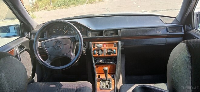 Mercedes E 220 1994, 295,632 km - 2.2 л - Sumqayıt