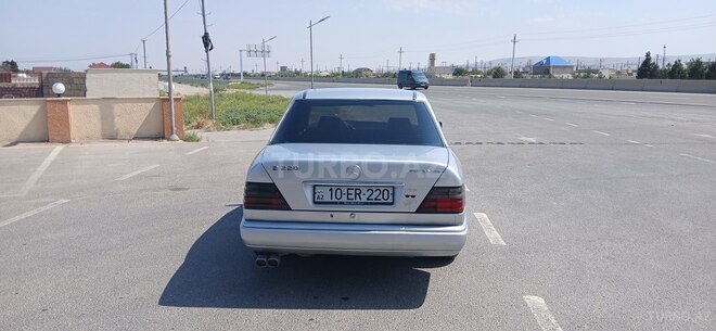 Mercedes E 220 1994, 295,632 km - 2.2 л - Sumqayıt