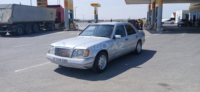 Mercedes E 220 1994, 295,632 km - 2.2 л - Sumqayıt