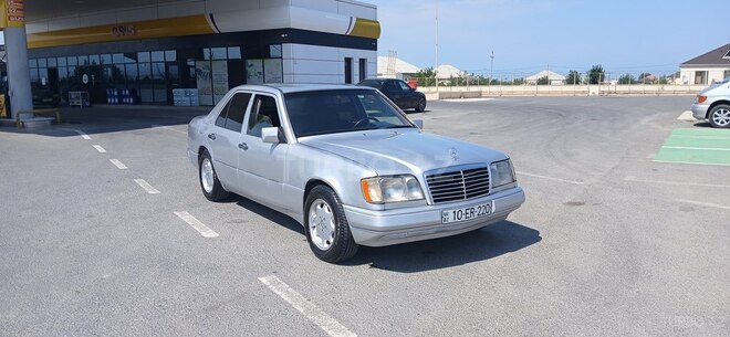 Mercedes E 220 1994, 295,632 km - 2.2 л - Sumqayıt