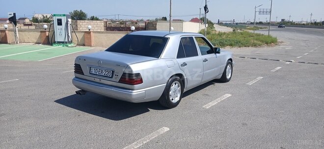 Mercedes E 220 1994, 295,632 km - 2.2 л - Sumqayıt