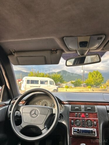 Mercedes E 200 1998, 450,000 km - 2.0 l - Balakən