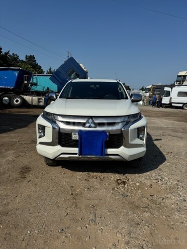 Mitsubishi L200 2020, 104,000 km - 2.4 l - Bakı