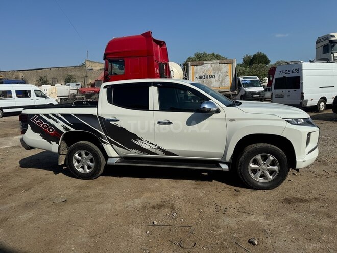 Mitsubishi L200 2020, 104,000 km - 2.4 l - Bakı