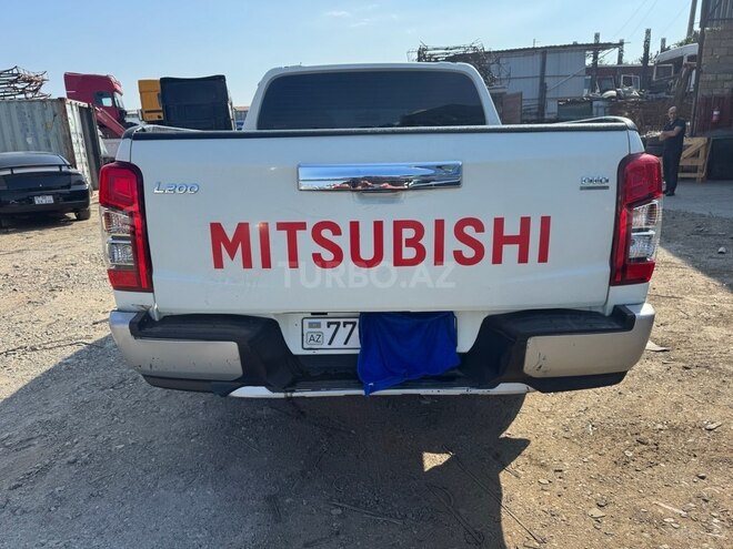 Mitsubishi L200 2020, 104,000 km - 2.4 l - Bakı