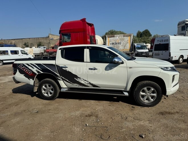 Mitsubishi L200 2020, 104,000 km - 2.4 l - Bakı