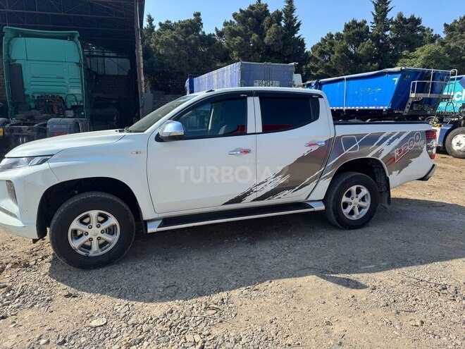 Mitsubishi L200 2020, 104,000 km - 2.4 l - Bakı