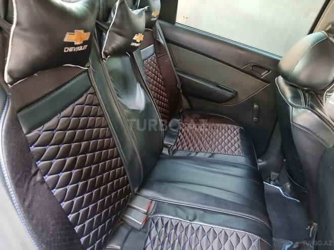 Chevrolet Aveo-10
