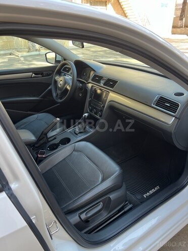 Volkswagen Passat 2015, 88,300 km - 1.8 l - Bakı
