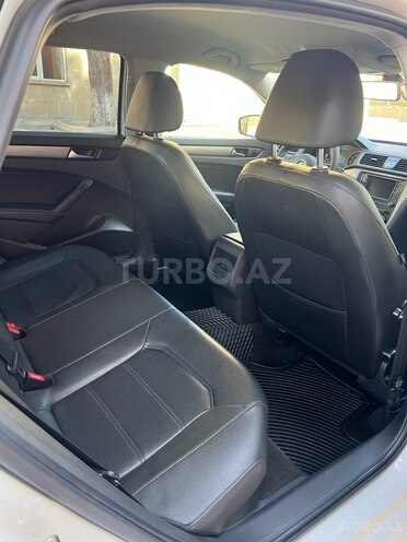 Volkswagen Passat 2015, 88,300 km - 1.8 l - Bakı