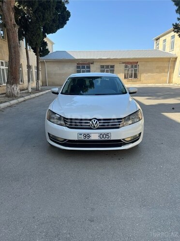 Volkswagen Passat 2015, 88,300 km - 1.8 l - Bakı