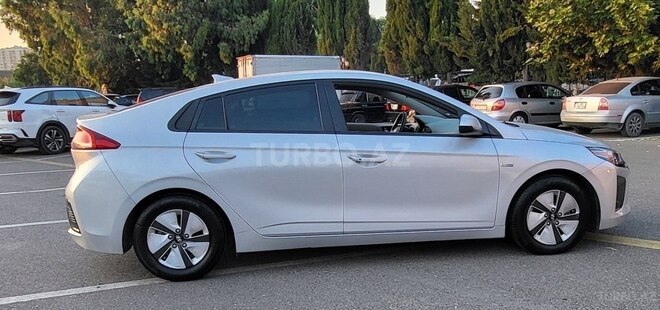 Hyundai IONIQ-4