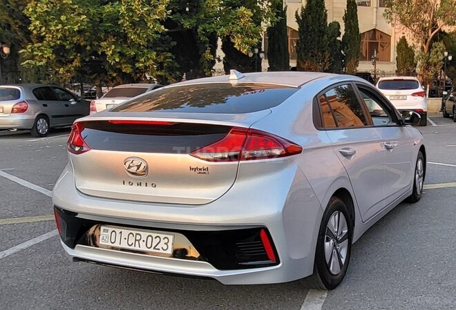 Hyundai IONIQ-8