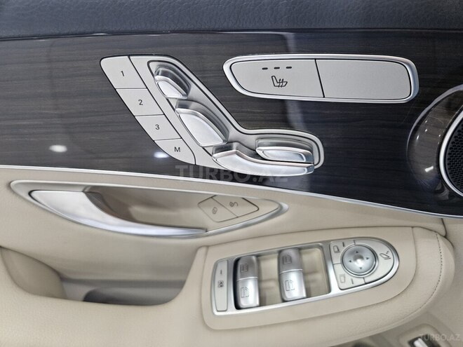Mercedes GLC 300 4MATIC 2018, 196,923 km - 2.0 l - Bakı