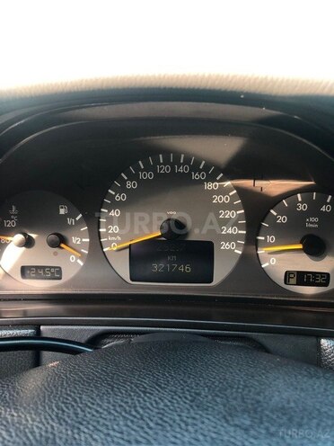 Mercedes E 320 2000, 310,700 km - 3.2 л - Beyləqan