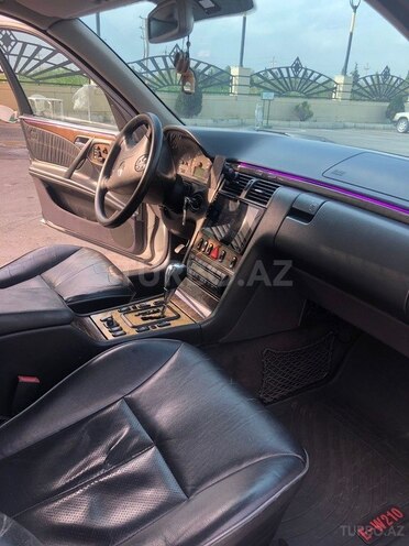 Mercedes E 320 2000, 310,700 km - 3.2 л - Beyləqan