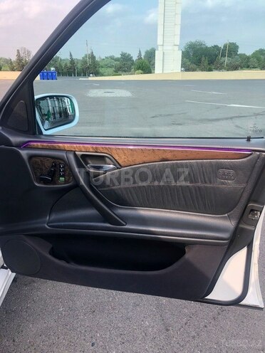 Mercedes E 320 2000, 310,700 km - 3.2 л - Beyləqan