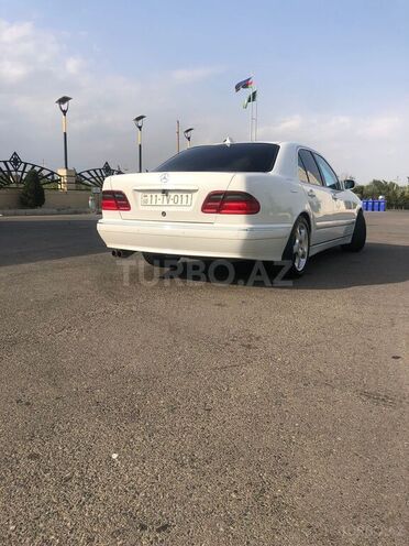 Mercedes E 320 2000, 310,700 km - 3.2 л - Beyləqan