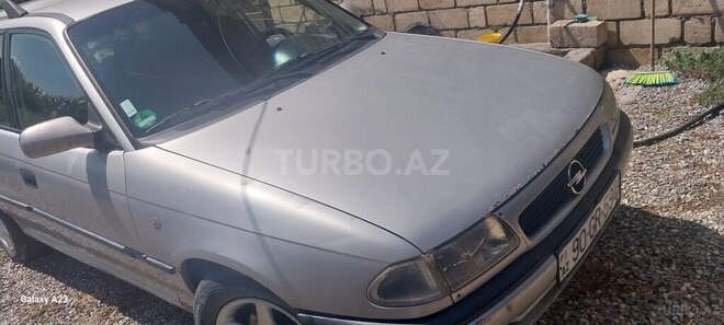 Opel Astra 1997, 200,000 km - 1.6 l - Quba