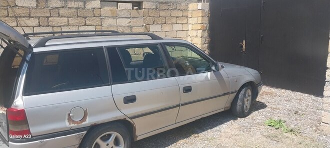 Opel Astra 1997, 200,000 km - 1.6 l - Quba