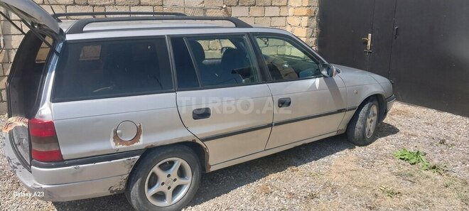 Opel Astra 1997, 200,000 km - 1.6 l - Quba