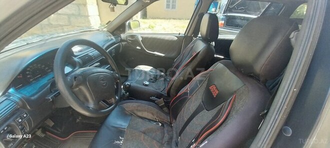 Opel Astra 1997, 200,000 km - 1.6 l - Quba