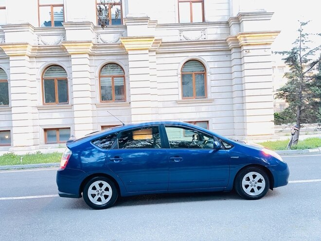 Toyota Prius-8