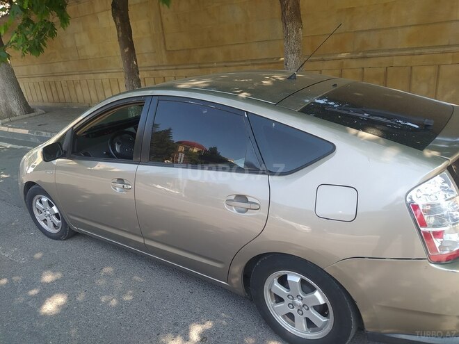 Toyota Prius-4