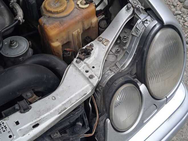Mercedes E 300 1998, 201,245 km - 3.0 l - Bərdə