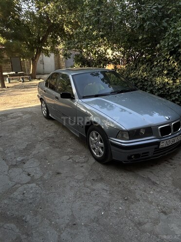 BMW 320-2