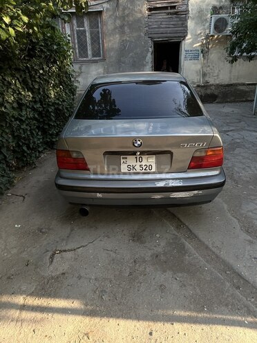 BMW 320-3
