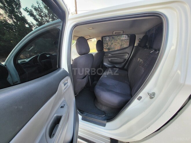 Mitsubishi L200 2016, 326,000 km - 2.4 l - Bakı