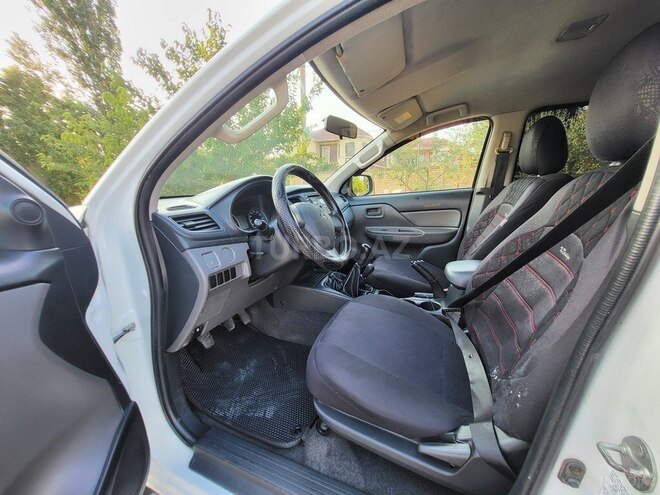 Mitsubishi L200 2016, 326,000 km - 2.4 l - Bakı