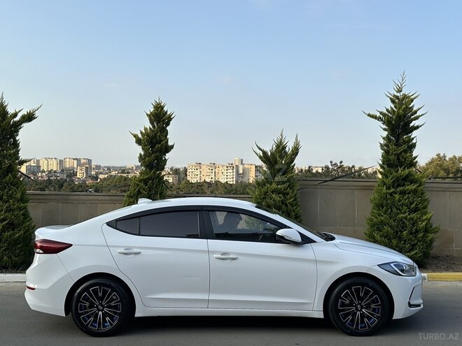 Hyundai Avante 2016, 140,000 km - 1.6 л - Bakı