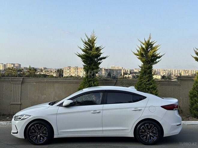 Hyundai Avante 2016, 140,000 km - 1.6 л - Bakı