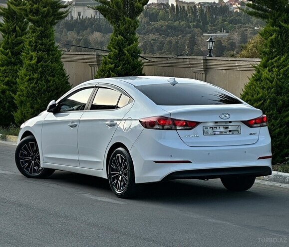 Hyundai Avante 2016, 140,000 km - 1.6 л - Bakı