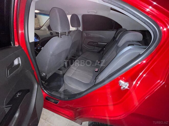 Chevrolet Aveo-12