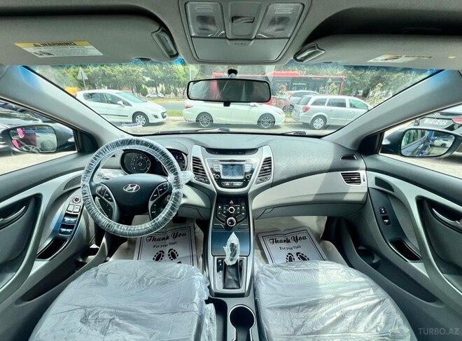 Hyundai Elantra-14