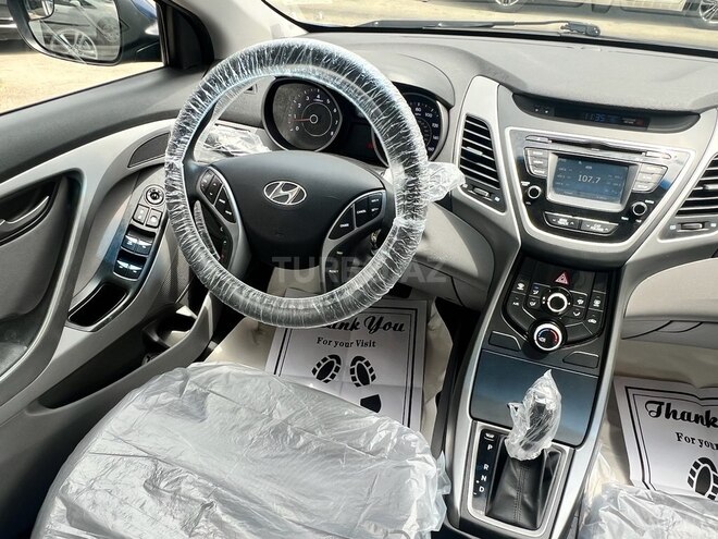 Hyundai Elantra-10