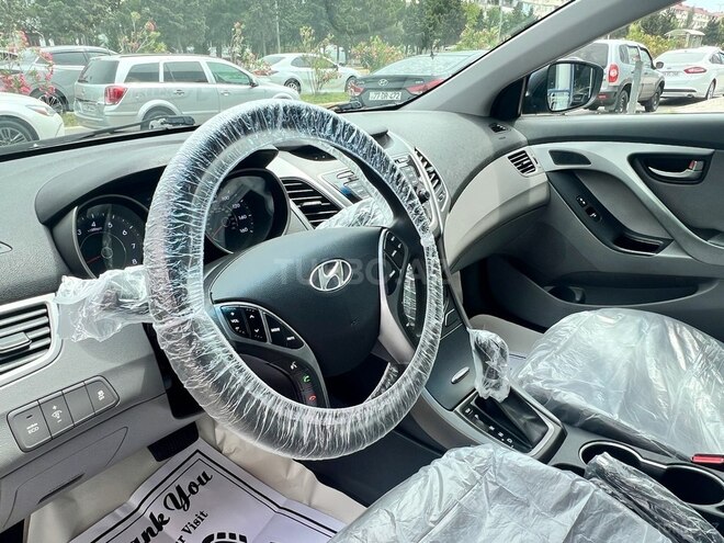 Hyundai Elantra-11