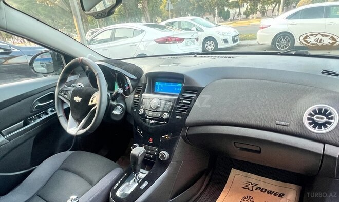 Chevrolet Cruze-12
