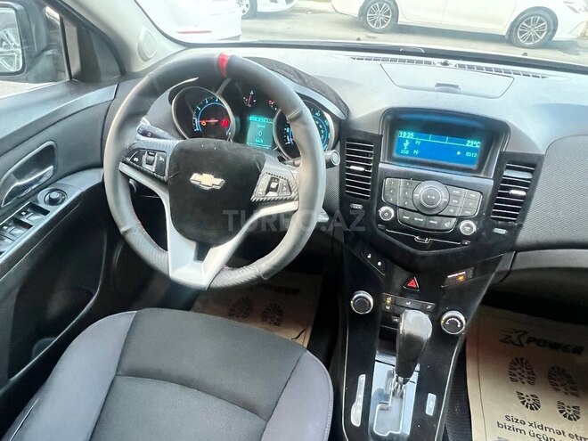 Chevrolet Cruze-13